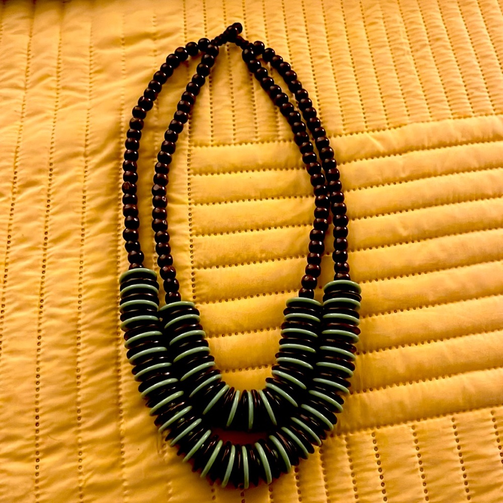 Green wooden 2 layer necklace